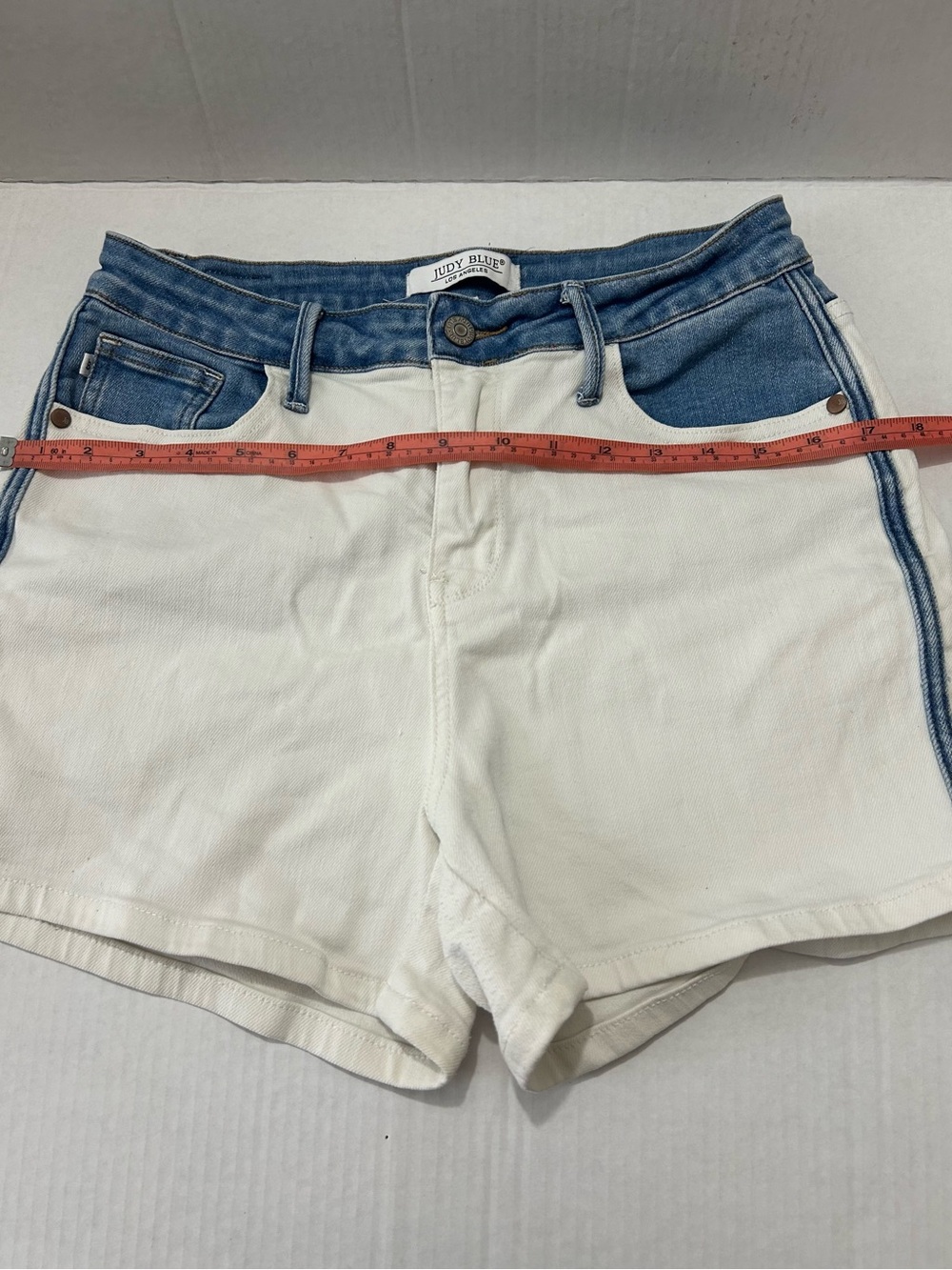 Judy Blue Denim Shorts Women
Size L White Blue Casual
Summer Stretch - Picture 9 of 12